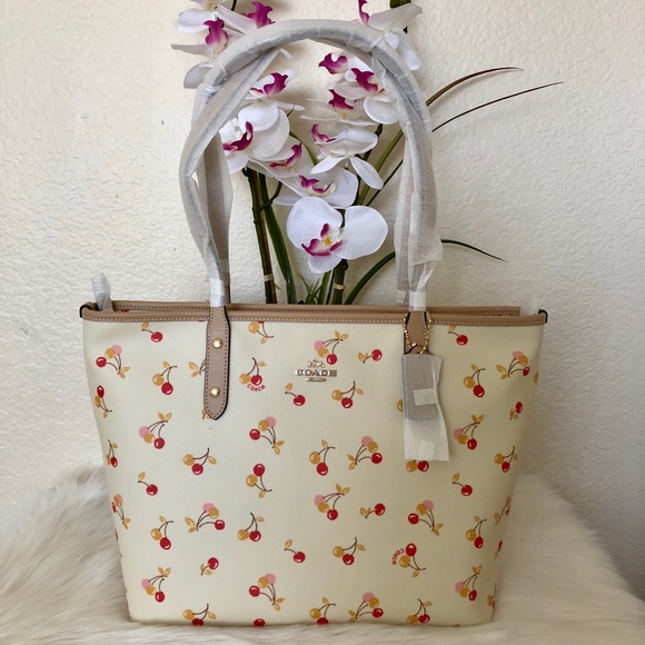Coach Handbags - 🎉HOLIDAY SALE🎉COACH City Zip w/ Cherry Print